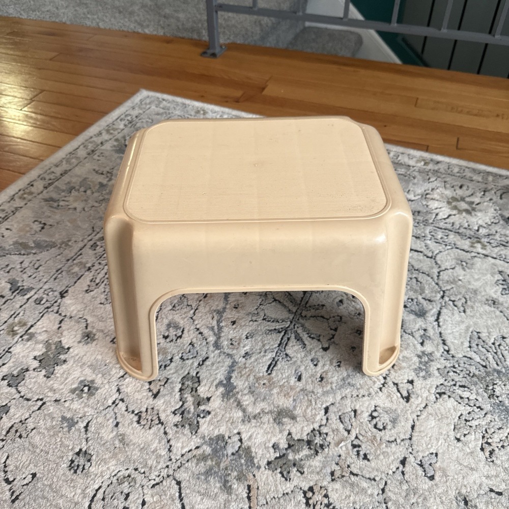 Rubbermaid Durable Sturdy Plastic Step Stool 300-LB Capacity Beige 4200 Vintage